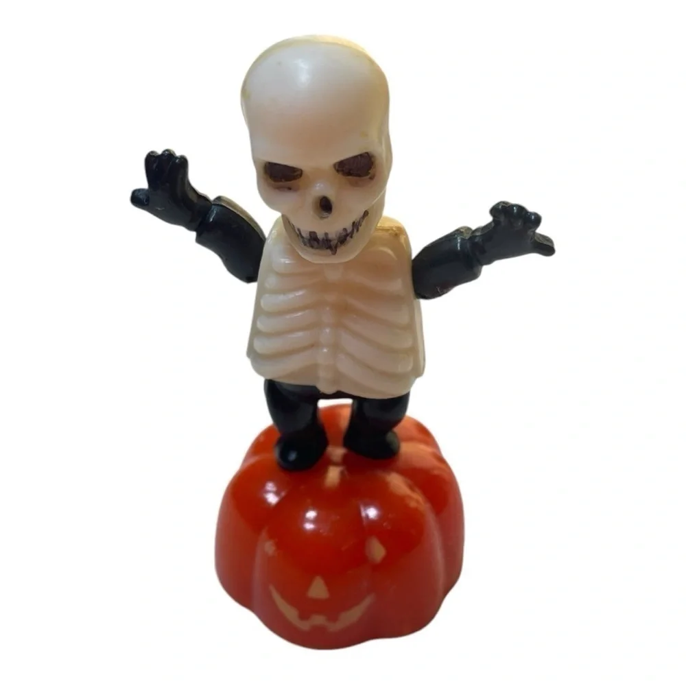 Vintage Creative Creations Inc. 1974 Halloween Skeleton Push Button Puppet